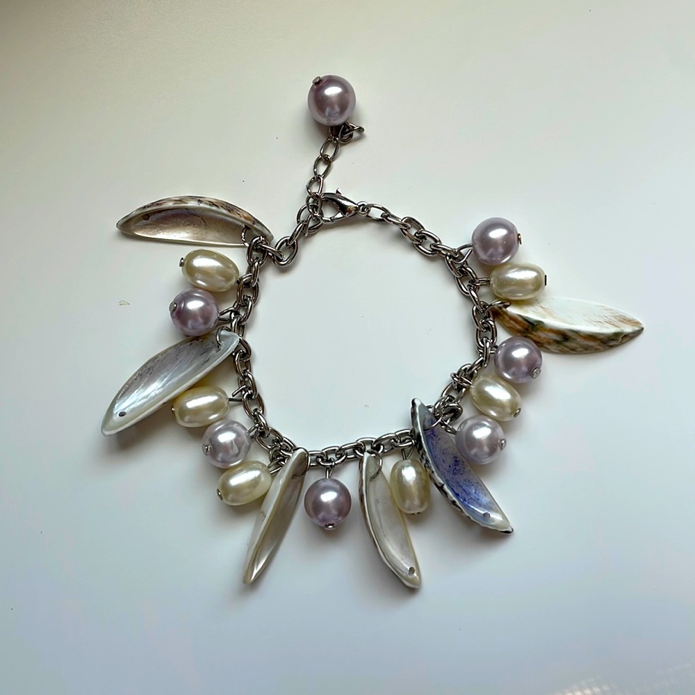 Pearl shell bracelet